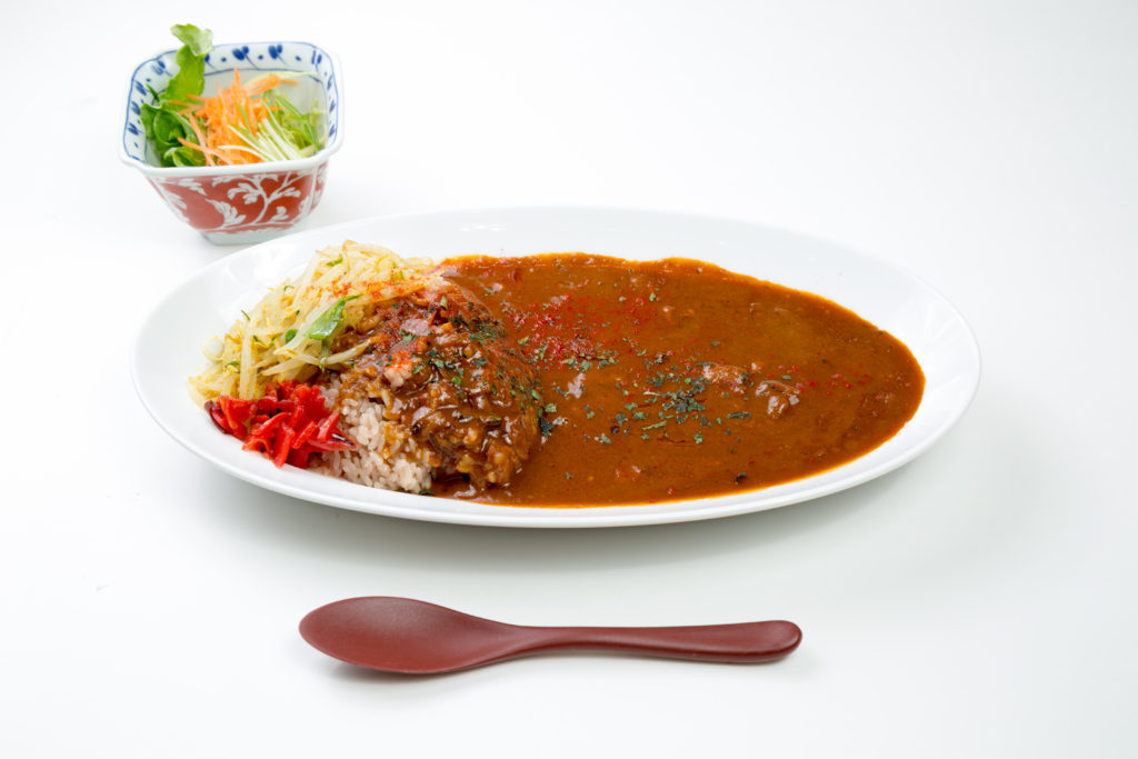 継ぎ足し煮込んだシェフ渾身の ” 村カレー "は８５０円